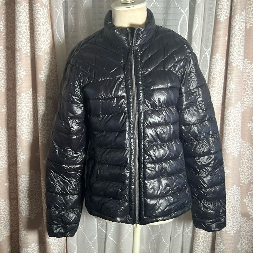 GAP Women's Slim Puffer Jacket - Size Medium - Primaloft
